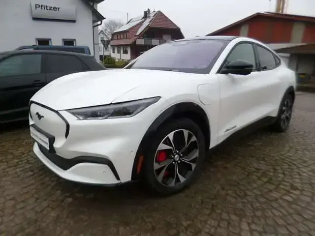 Gebraucht Ford Mustang Mach-E 258 kW (351 PS) 2021 Starweiß metallic SUV