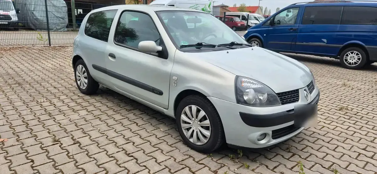 Gebraucht Renault Clio II 75 PS (55 kW) 2003 Silber Kleinwagen