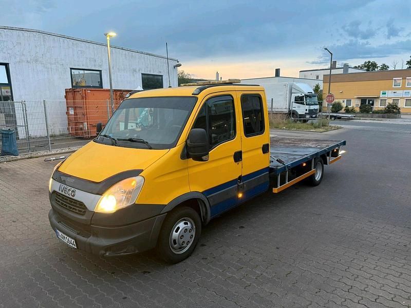 Gelb Gebraucht 2014 Iveco Daily Limousine | 10.900 € (Etwas zu teuer) - Bild 1/4