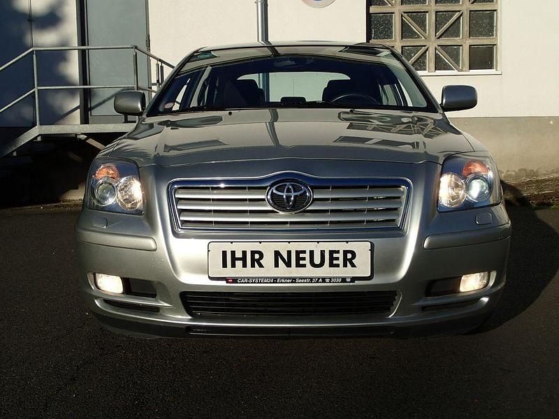 Gebraucht Toyota Avensis Executive 129 PS (94 kW) 2004 Beige Limousine