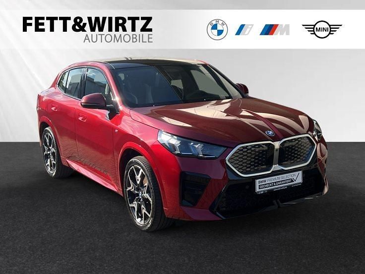 Feuer rot metallic Gebraucht 2023 BMW iX2 M Sport SUV | 43.390 € - Bild 1/3
