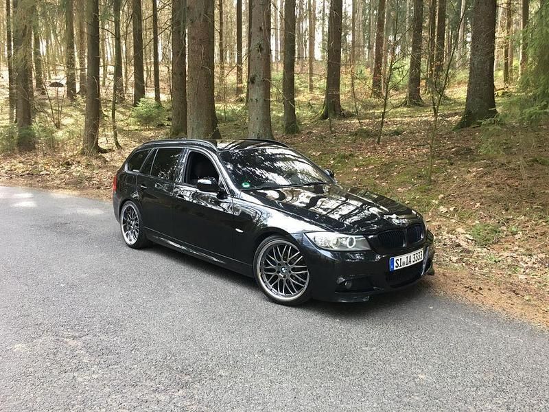 Schwarz Gebraucht 2011 BMW 320 Performance Kombi | 7.600 € (Etwas zu teuer) - Bild 1/4