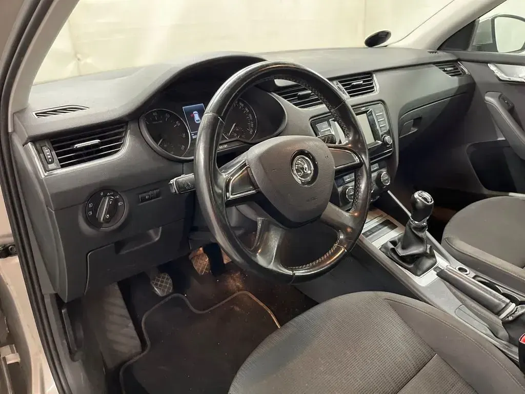Używany Skoda Octavia Elegance 140 KM (102 kW) 2014 Brązowy Kombi