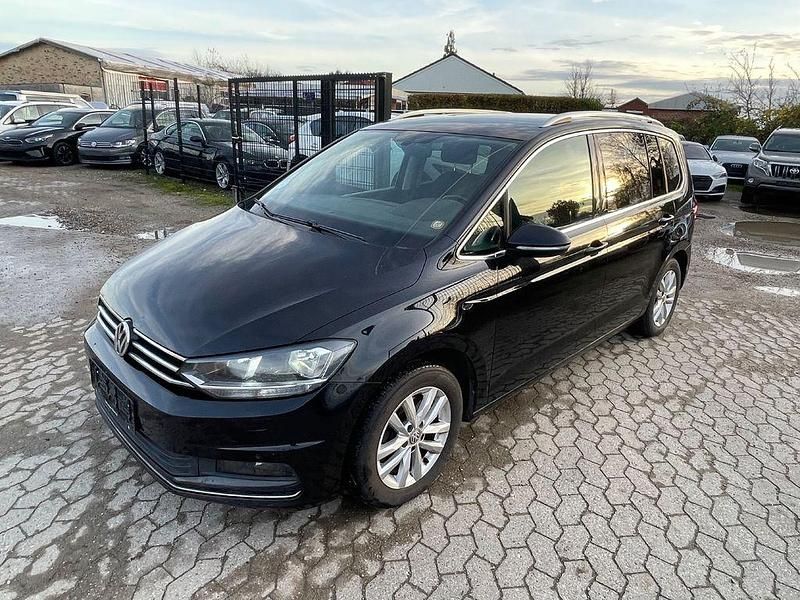 Schwarz Gebraucht 2017 VW Touran Highline Van / Kleinbus | 11.900 € (Superpreis) - Bild 1/4