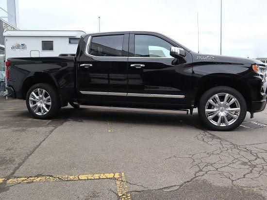 Gebraucht Chevrolet Silverado 309 PS (227 kW) 2025 Schwarz SUV