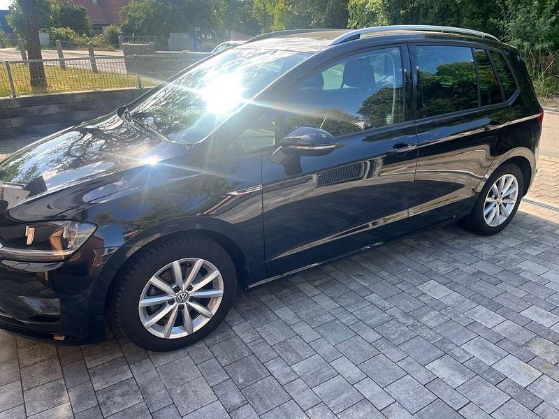 Schwarz Gebraucht 2015 VW Golf Sportsvan LOUNGE Van / Kleinbus | 15.000 € (Fairer Preis) - Bild 1/4