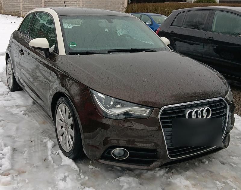 Braun Gebraucht 2011 Audi A1 Kombi | 6.199 € (Teuer) - Bild 1/4