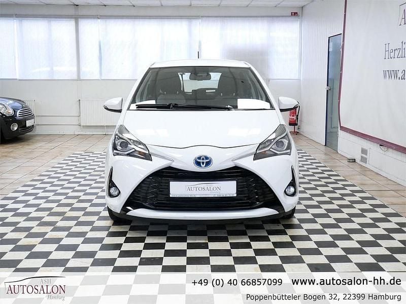 Gebraucht Toyota Yaris Hybrid 101 PS (74 kW) 2018 Super white 2 Limousine