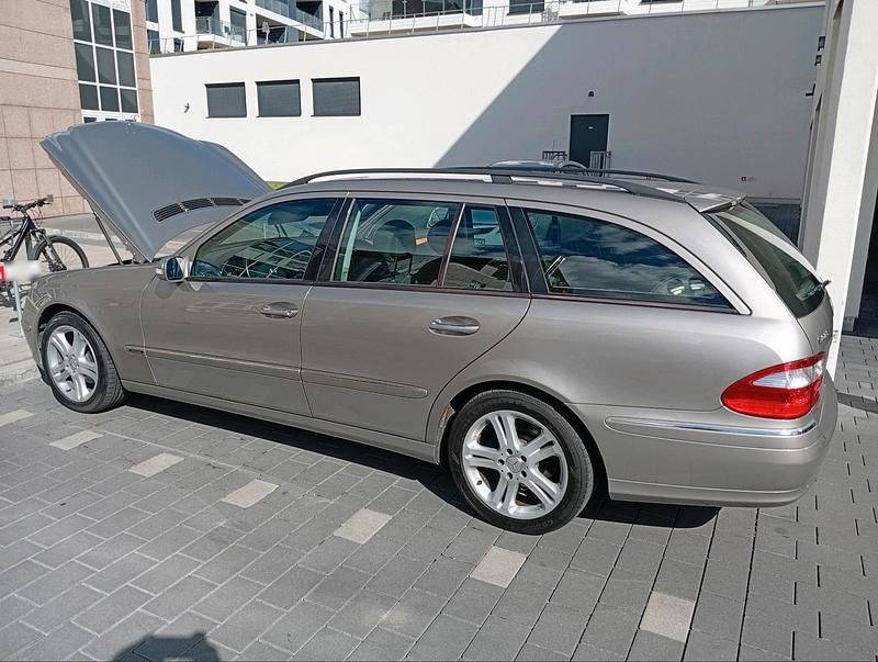 Gebraucht Mercedes E220 150 PS (110 kW) 2005 Andere farben Kombi