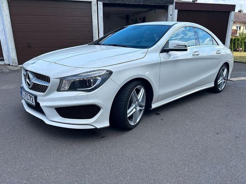 Weiß Gebraucht 2013 Mercedes CLA250 AMG line Limousine | 13.499 € (Etwas zu teuer) - Bild 1/4