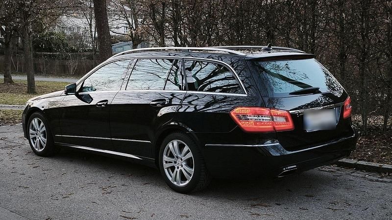 Gebraucht Mercedes E220 Avantgarde 170 PS (125 kW) 2012 Schwarz Kombi