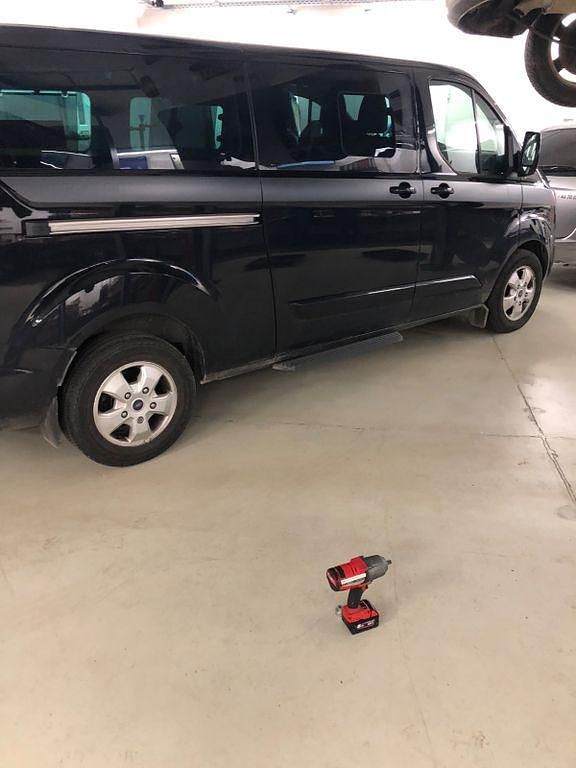 Gebraucht Ford Tourneo 245 PS (180 kW) 2017 Schwarz Van / Kleinbus