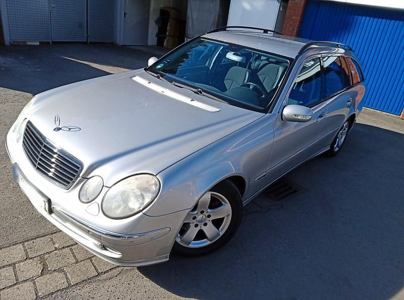 Gebraucht Mercedes E220 Avantgarde 150 PS (110 kW) 2005 Silber Kombi