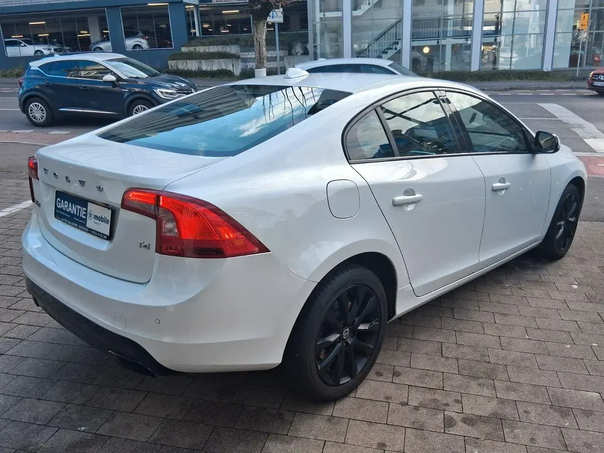 Gebraucht Volvo S60 Linje Svart 190 PS (139 kW) 2018 Weiß Limousine