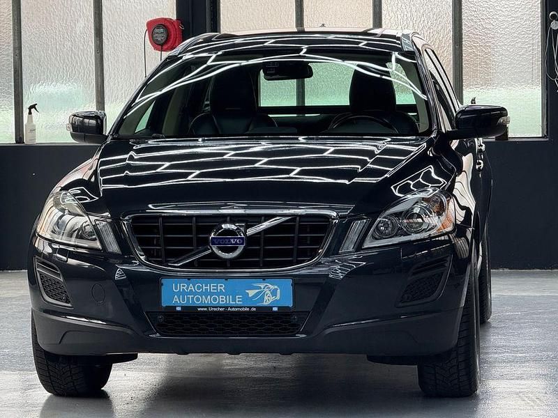 Grau Gebraucht 2010 Volvo XC60 Summum SUV | 11.790 € (Etwas zu teuer) - Bild 1/4