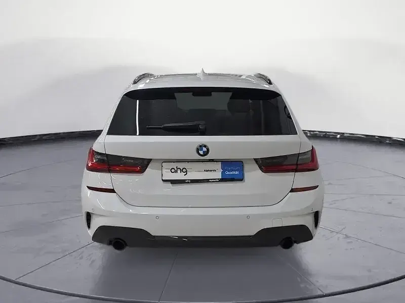 Gebraucht BMW 330 M Sport 286 PS (210 kW) 2021 Alpinweiß uni Kombi