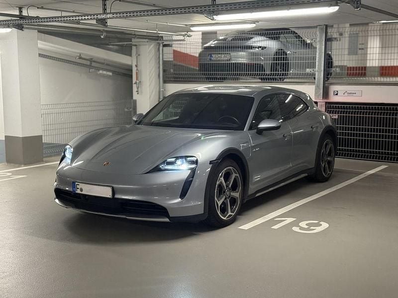 Silber Gebraucht 2021 Porsche Taycan Cross Turismo Limousine | 60.900 € (Guter Preis) - Bild 1/4