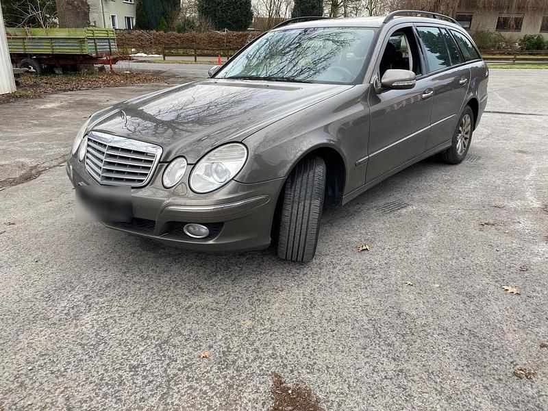Gebraucht Mercedes E220 Avantgarde 170 PS (125 kW) 2007 Grau Kombi