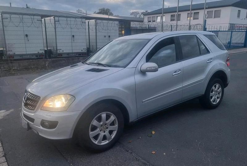 Silber Gebraucht 2007 Mercedes ML320 SUV | 9.500 € - Bild 1/4