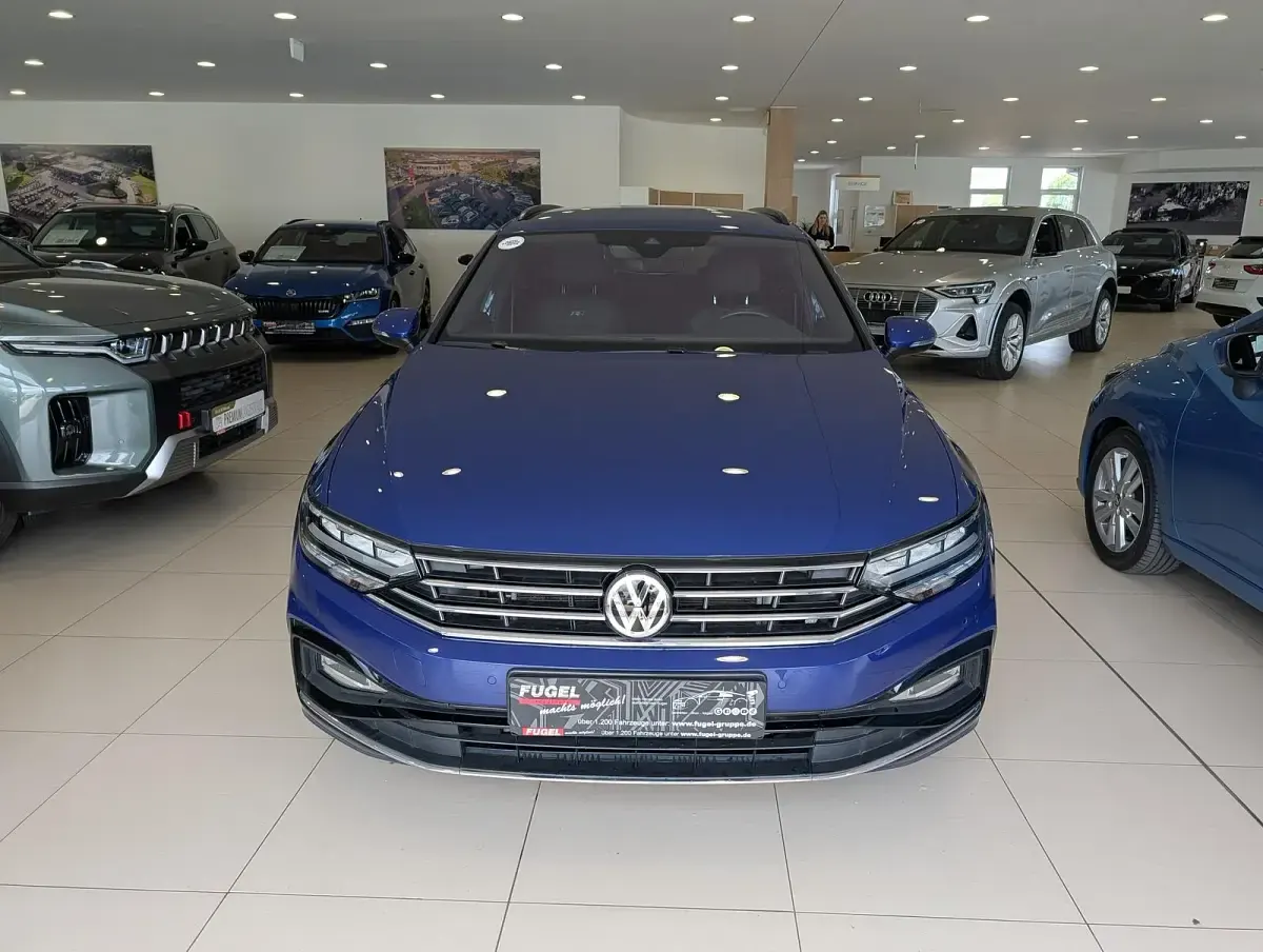 Gebraucht VW Passat R-line 190 PS (139 kW) 2019 Lapiz blue metallic Kombi