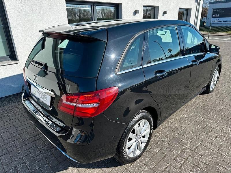 Gebraucht Mercedes B180 109 PS (80 kW) 2017 Schwarz Van / Kleinbus