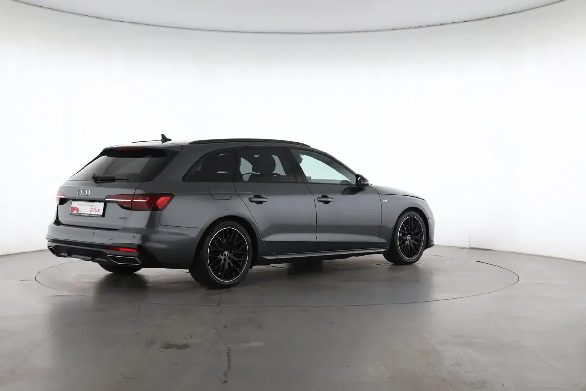 Gebraucht Audi A4 S-Line 204 PS (150 kW) 2023 Daytonagrau perleffekt Kombi