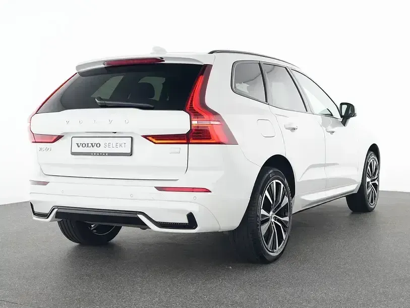 Gebraucht Volvo XC60 Plus 335 PS (246 kW) 2023 Crystal white / SUV