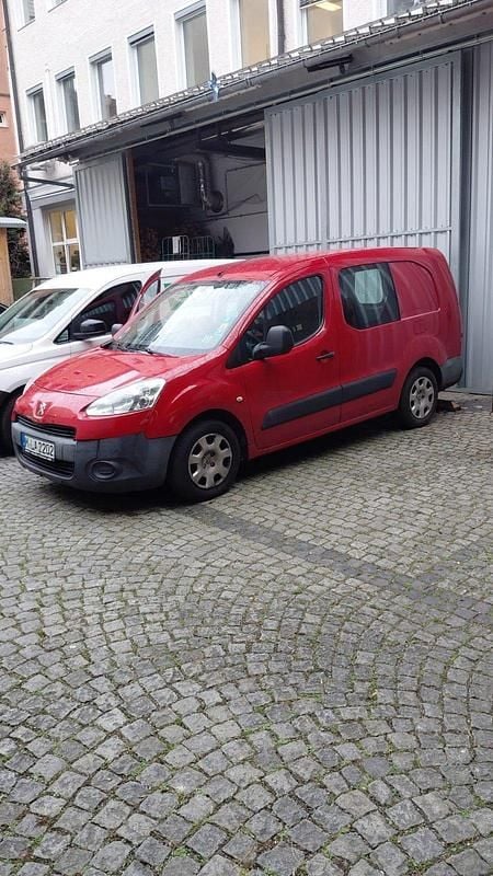 Rot Gebraucht 2013 Peugeot Partner Tepee Van / Kleinbus | 3.800 € (Superpreis) - Bild 1/4
