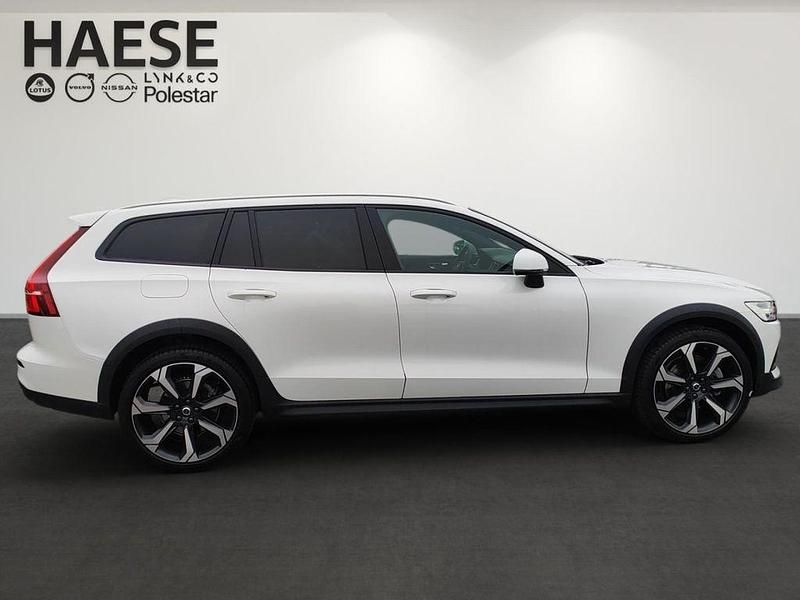 Gebraucht Volvo V60 CC Plus 197 PS (144 kW) 2024 Weiß Kombi