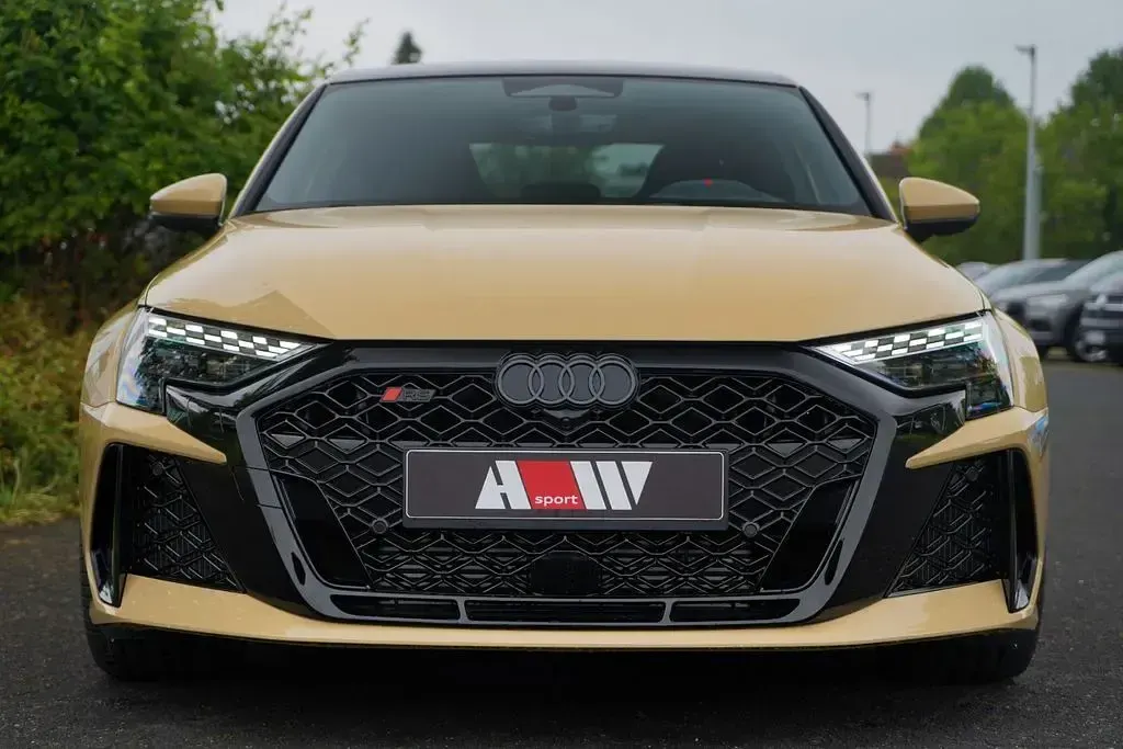 Neu Audi RS3 Ambiente 400 PS (294 kW) 2026 Beige Limousine