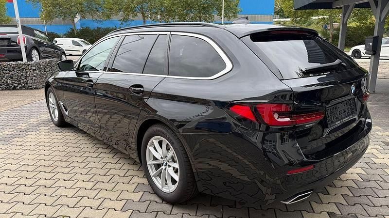 Gebraucht BMW 530 286 PS (210 kW) 2023 Saphirschwarz Kombi