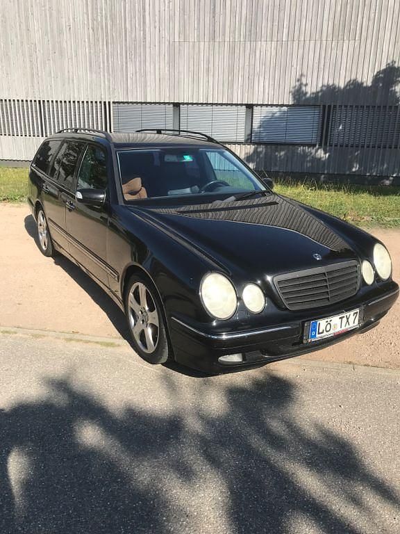 Gebraucht Mercedes E270 Avantgarde 170 PS (125 kW) 2001 Schwarz Limousine