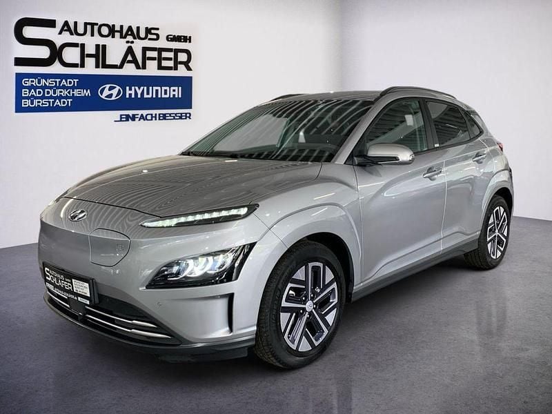 Shimmering silver / met Gebraucht 2021 Hyundai Kona Trend SUV | 20.780 € (Fairer Preis) - Bild 1/4