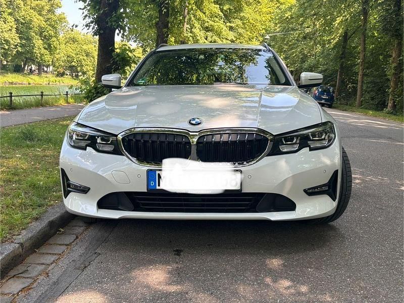 Weiß Gebraucht 2022 BMW 320 Advantage Kombi | 27.300 € (Superpreis) - Bild 1/4