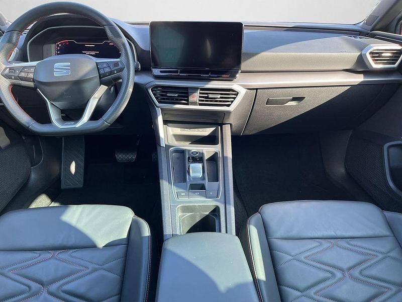 Gebraucht Seat Leon FR 190 PS (139 kW) 2023 "urban" silber (metallic) Limousine