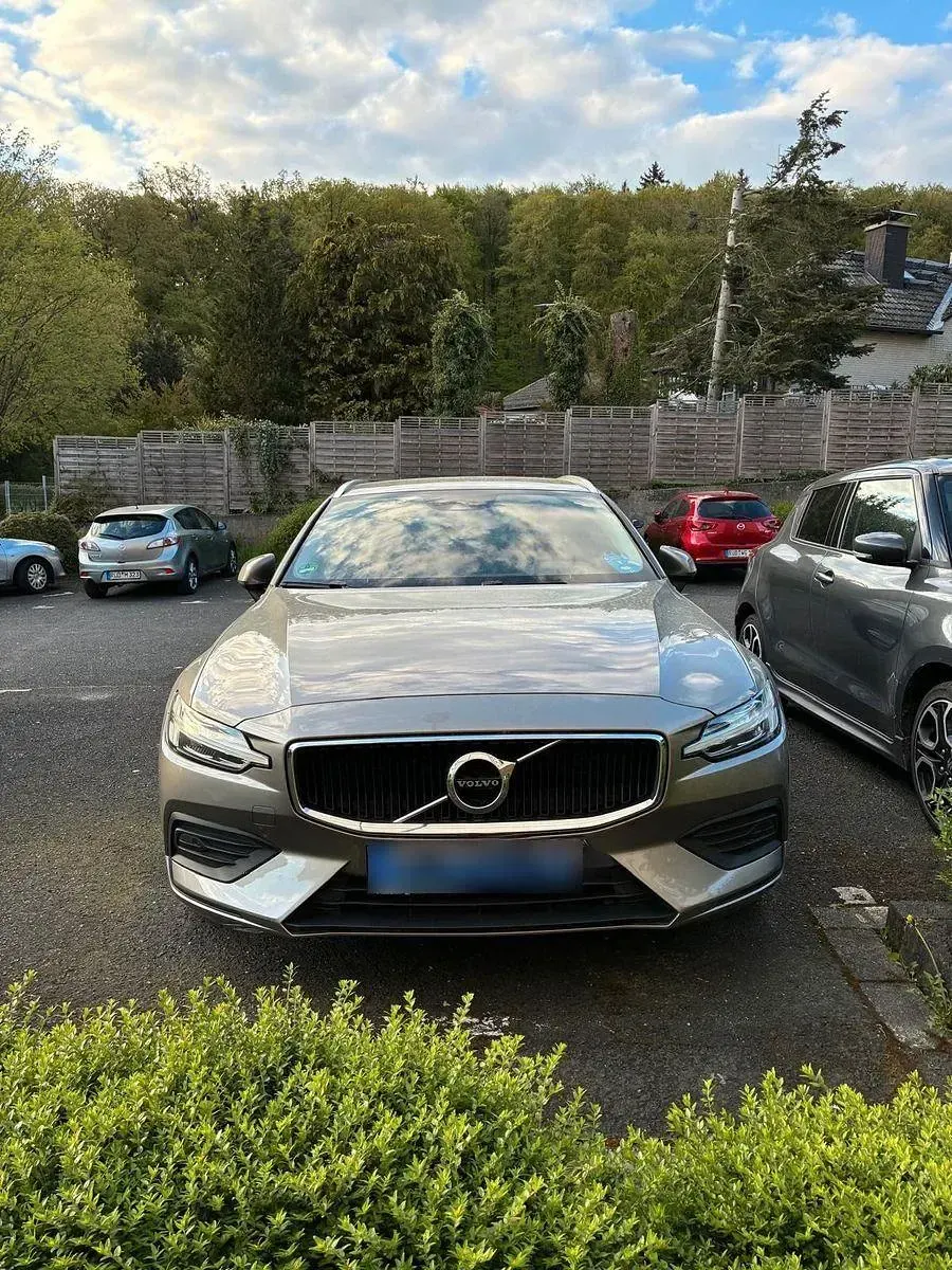 Gebraucht Volvo V60 Momentum 190 PS (139 kW) 2018 Grau Kombi
