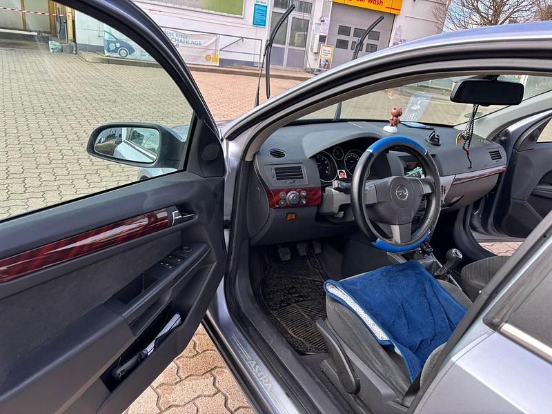 Gebraucht Opel Astra 95 PS (69 kW) 2004 Silber Kleinwagen
