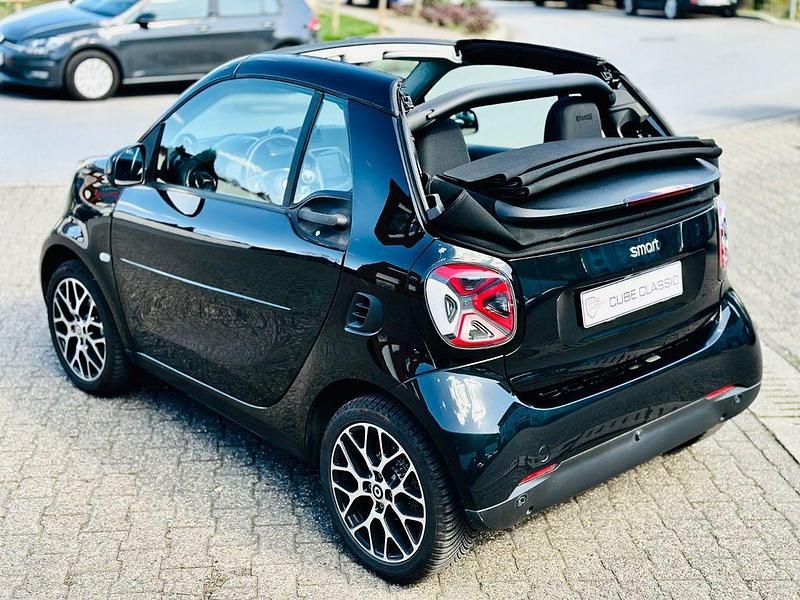 Schwarz Gebraucht 2018 Smart ForTwo Electric Drive Cabrio | 10.800 € (Teuer) - Bild 1/4