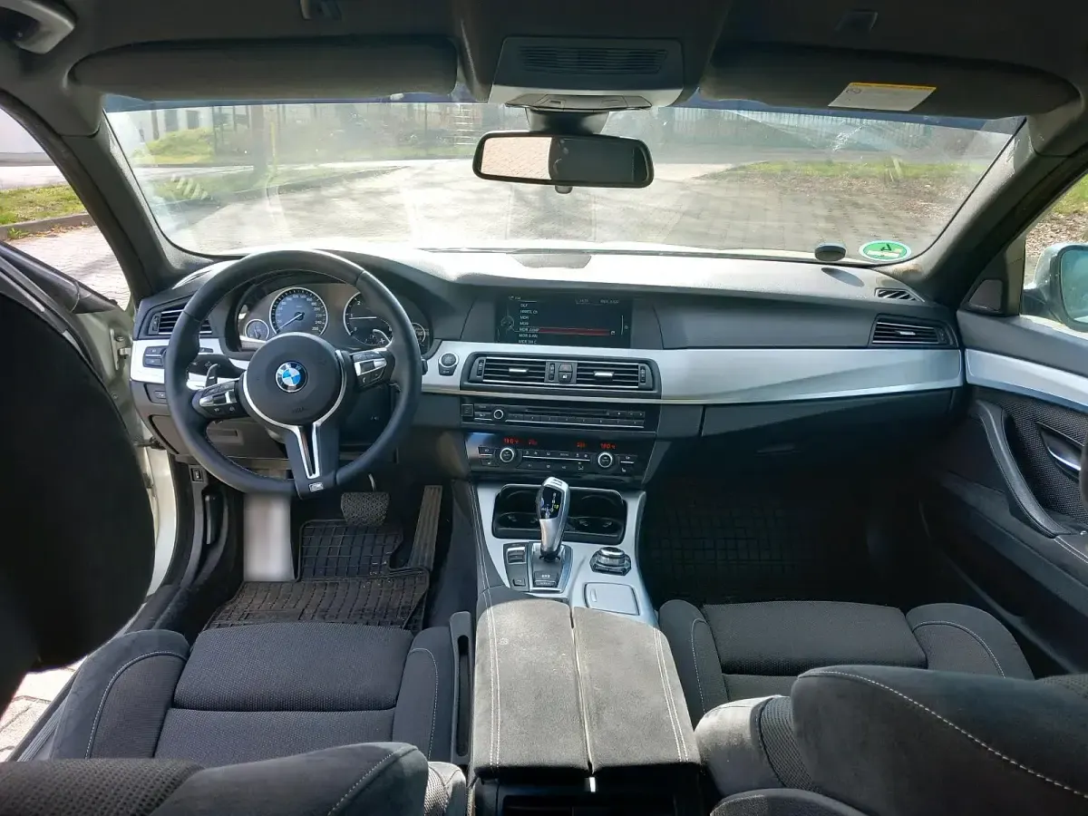 Gebraucht BMW 525 Sport Line 218 PS (160 kW) 2013 Grau Kombi