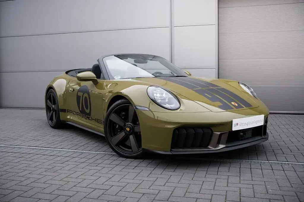 Neu Porsche 992 485 PS (356 kW) 2025 Grün Cabrio