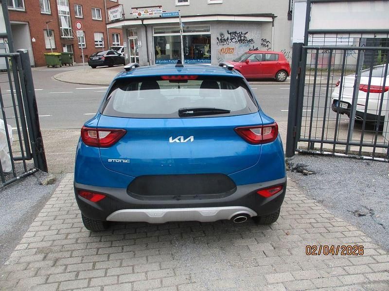 Gebraucht Kia Stonic Vision 101 PS (74 kW) 2024 Blau SUV