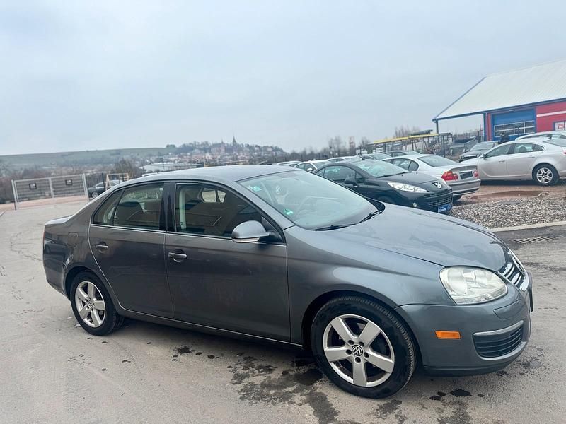 Gebraucht VW Jetta Comfortline 140 PS (102 kW) 2008 Grau Limousine