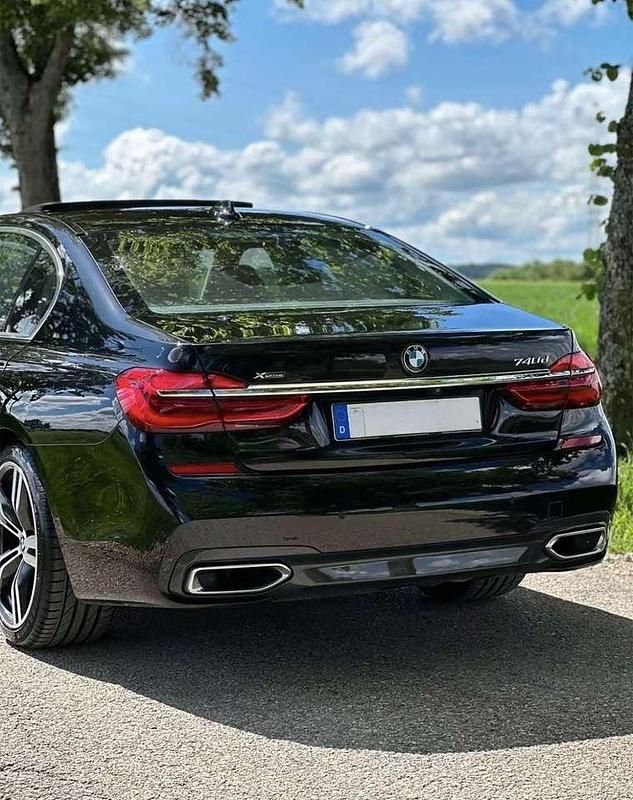 Gebraucht BMW 740 M Sport 320 PS (235 kW) 2017 Schwarz Limousine