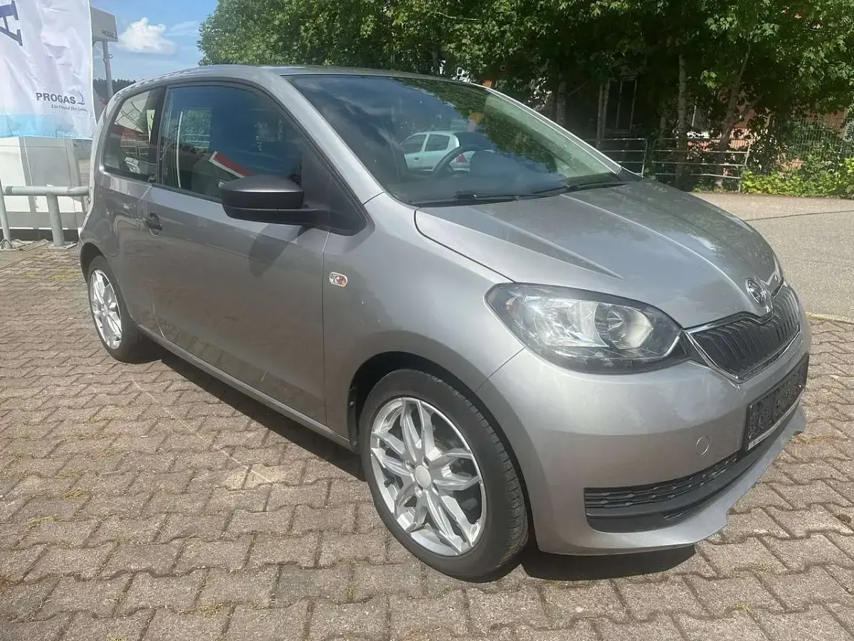 Gebraucht Skoda Citigo Active 60 PS (44 kW) 2018 Tungstensilber Kleinwagen