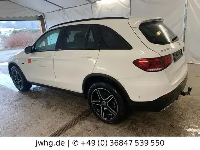Gebraucht Mercedes GLC300e AMG line 320 PS (235 kW) 2021 Polarweiss SUV