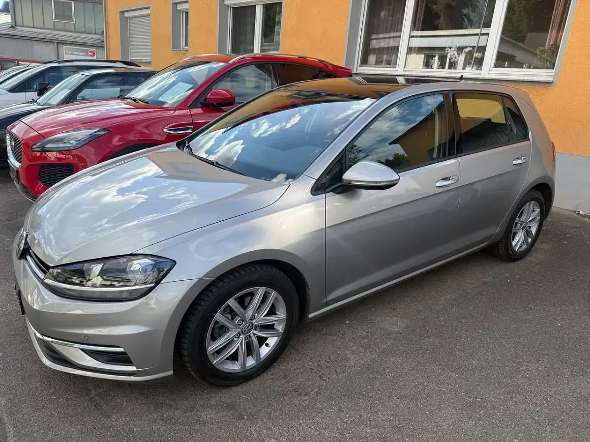 Gebraucht VW Golf VII 125 PS (91 kW) 2017 Tungsten silver metallic Kleinwagen