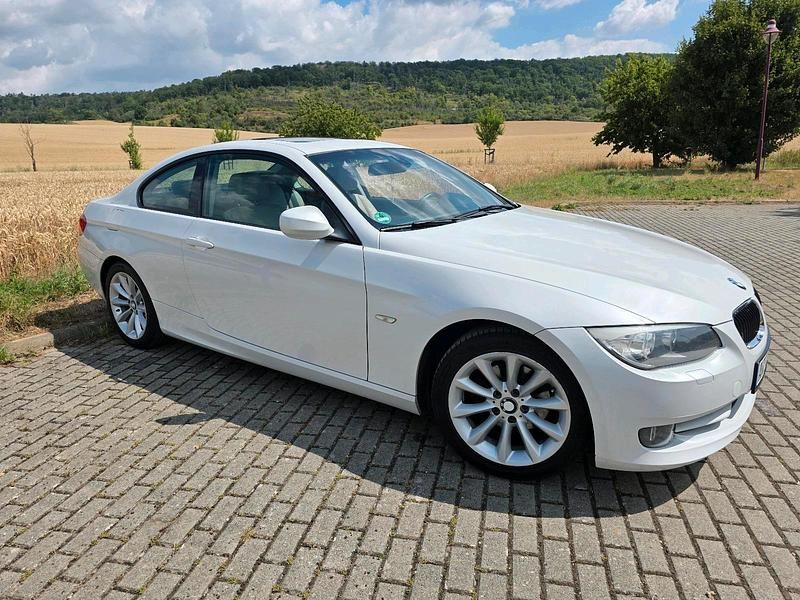 Weiß Gebraucht 2012 BMW 320 Coupé | 6.500 € (Superpreis) - Bild 1/4