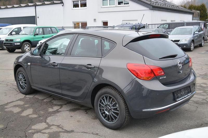 Gebraucht Opel Astra Active 120 PS (88 kW) 2015 Grau Limousine