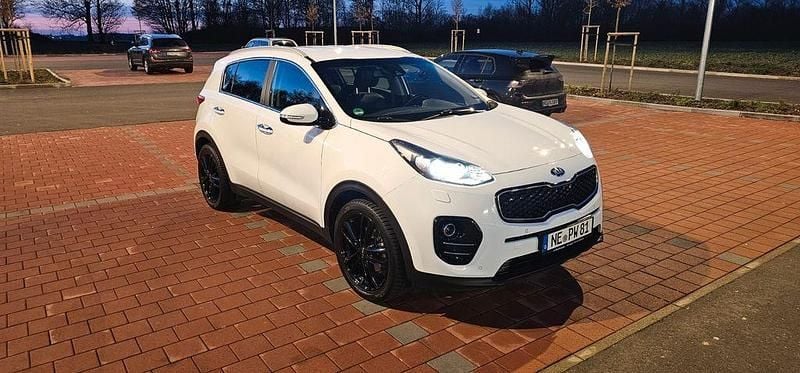 Weiß Gebraucht 2017 Kia Sportage Vision SUV | 14.650 € (Fairer Preis) - Bild 1/4