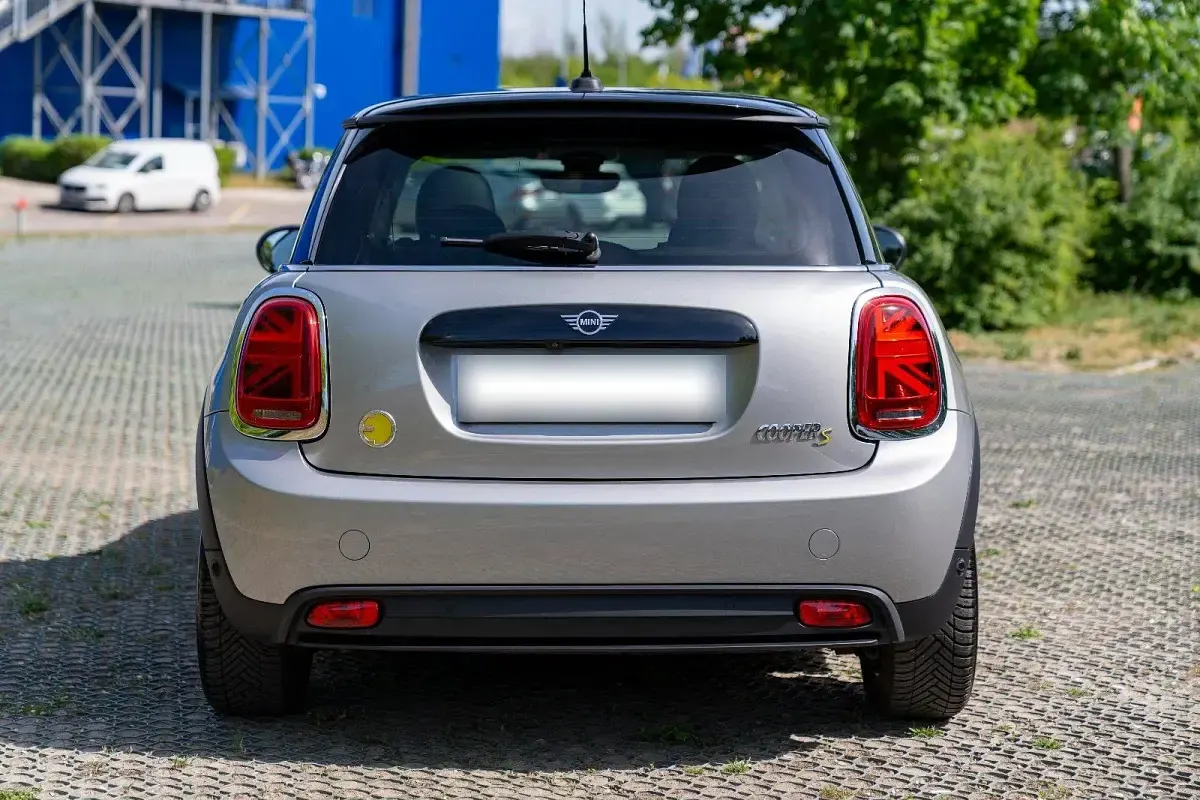 Usata Mini Cooper SE 136 kW (185 CV) 2023 Argento Utilitaria
